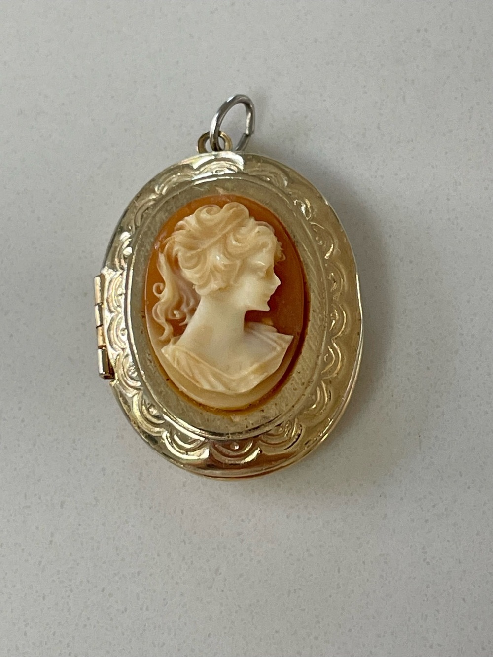 Vintage Victorian-Style Gold Cameo Locket Pendant